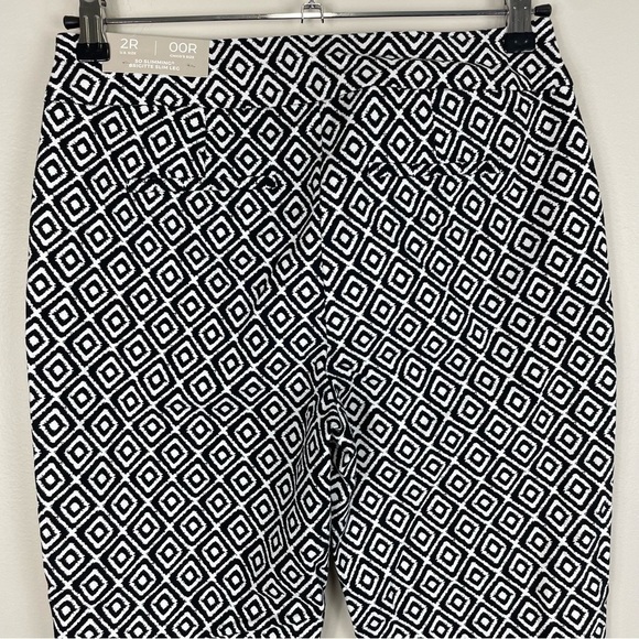 Chico's Black and White Geometric Skinny Pants - Picture 5 of 10